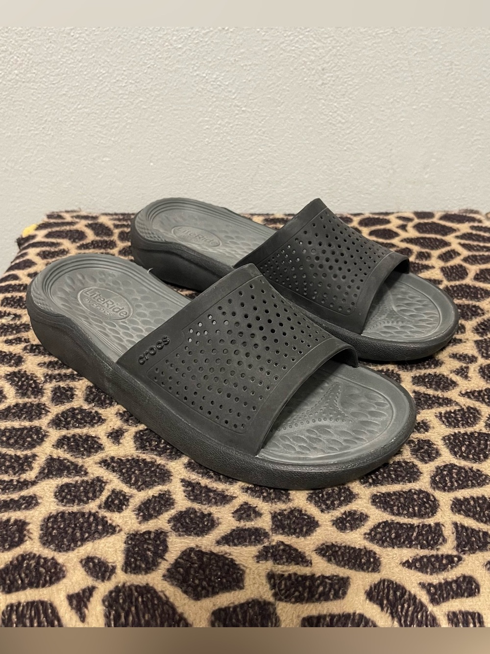 Literide By Crocs Slip On Casual Slide Sandals Black Rubber Womens 7